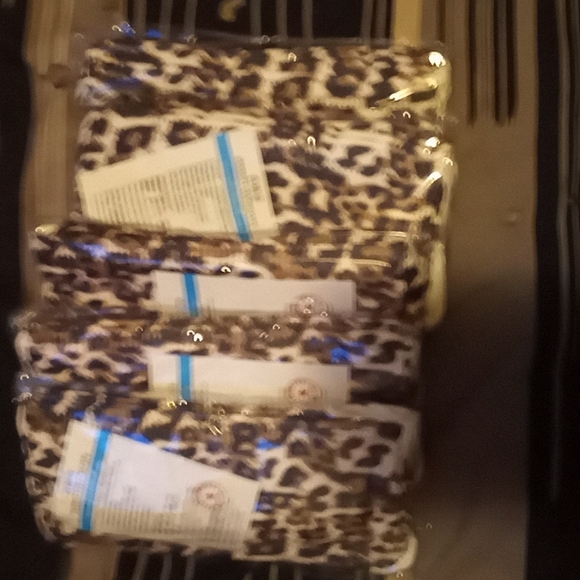 Cheetah print disposable protective masks - Picture 4 of 6